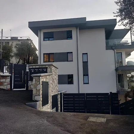 Blue Sky Apartment